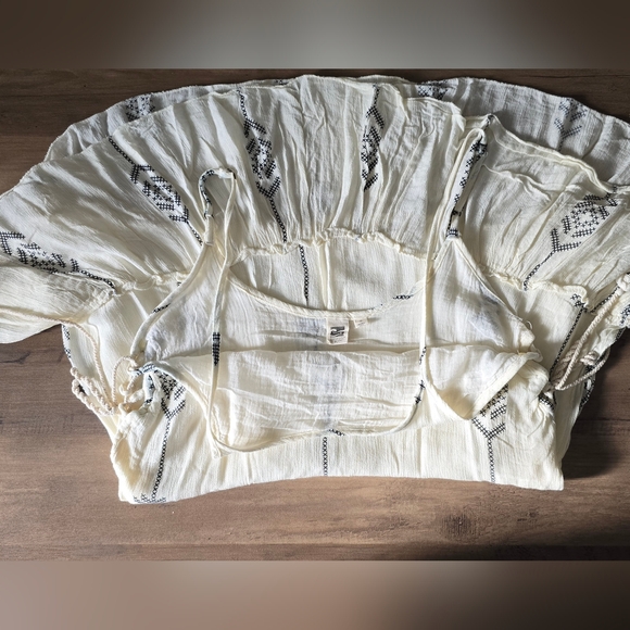 Woman beach cover up - Picture 5 of 6